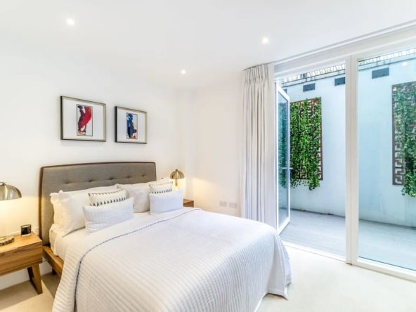 Flat Rochester Place in Greater London
