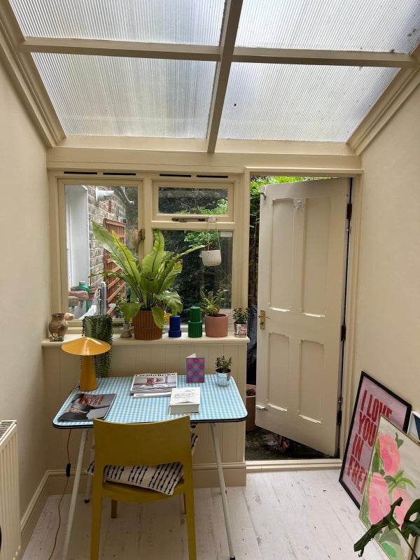 Flat Malpas Road in Greater London