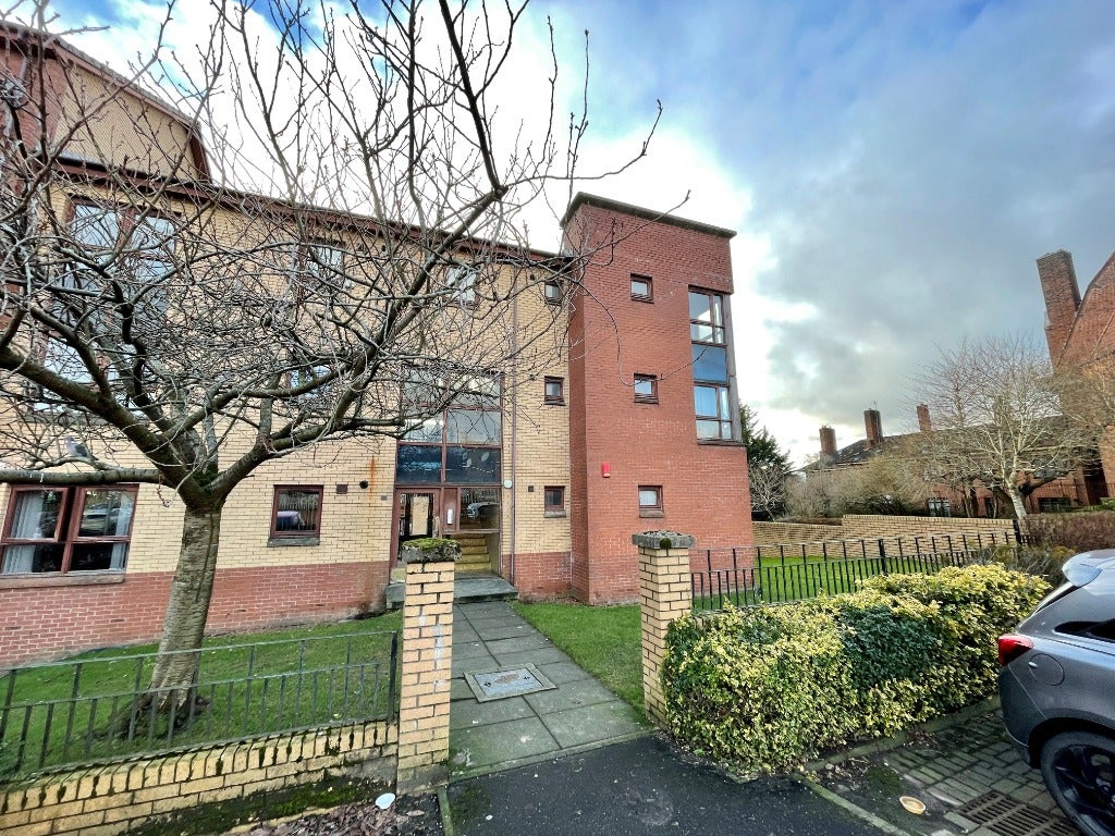 Flat Garscube Road in Glasgow