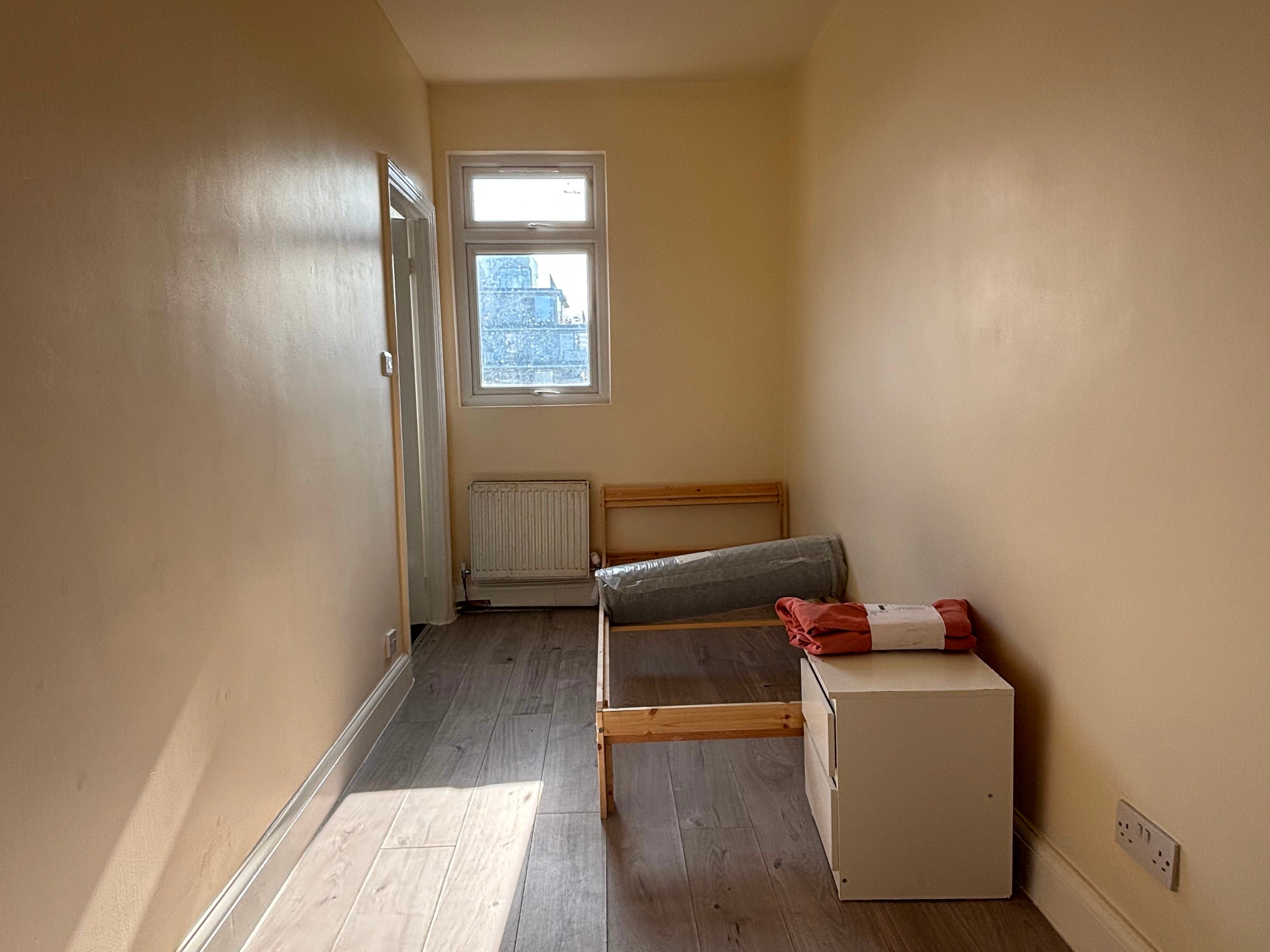 Flat Bamborough Gardens in Greater London