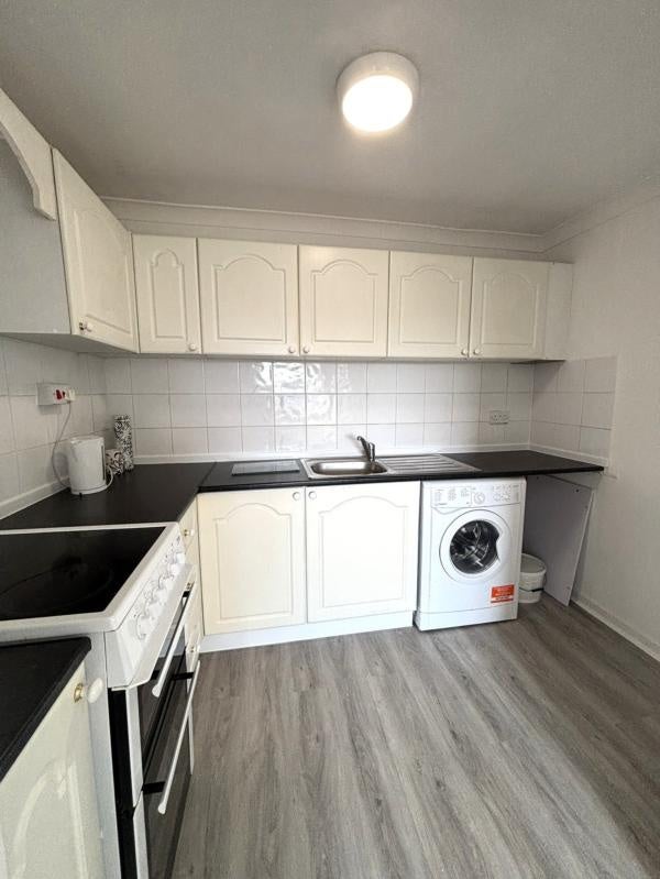 Flat Norbury Close in Derby