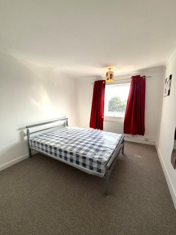 Flat Norbury Close in Derby