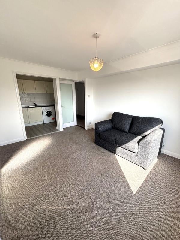 Flat Norbury Close in Derby