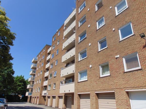 Flat Norbury Close in Derby