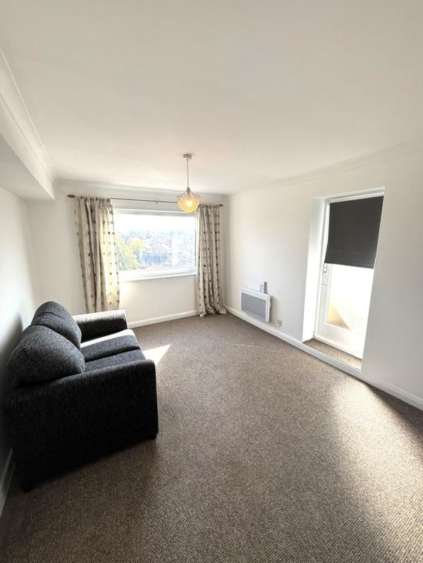Flat Norbury Close in Derby