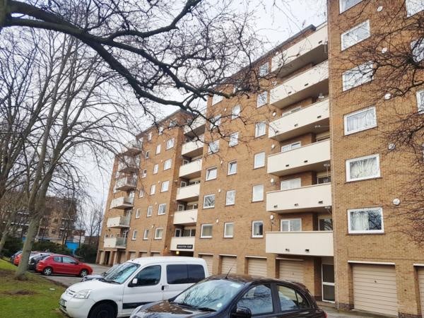 Flat Norbury Close in Derby