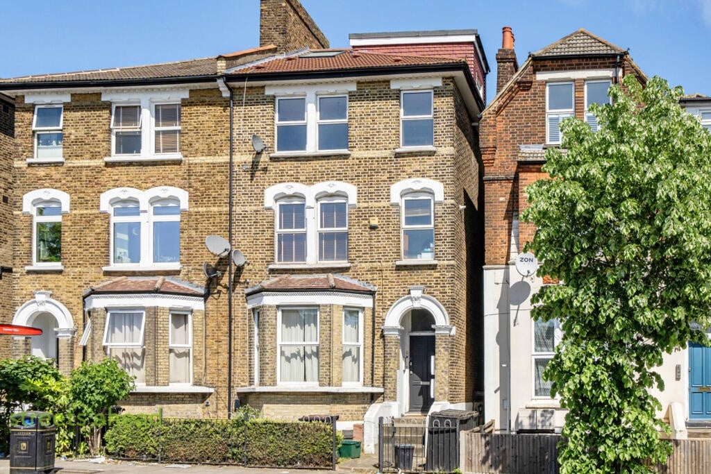 Flat Anerley Road in Greater London