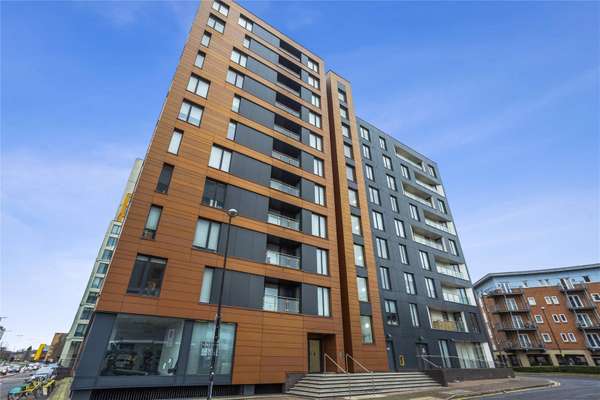Flat Elmira Way in Salford