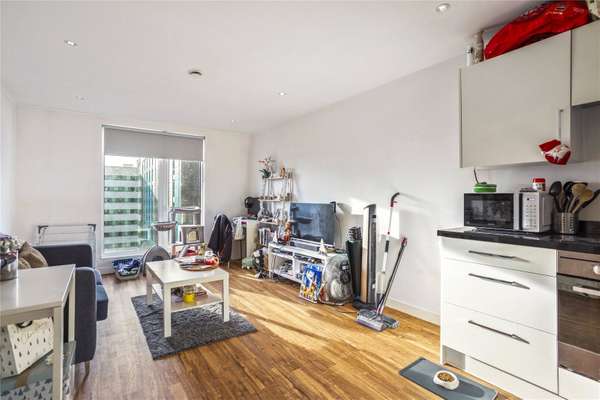 Flat Elmira Way in Salford
