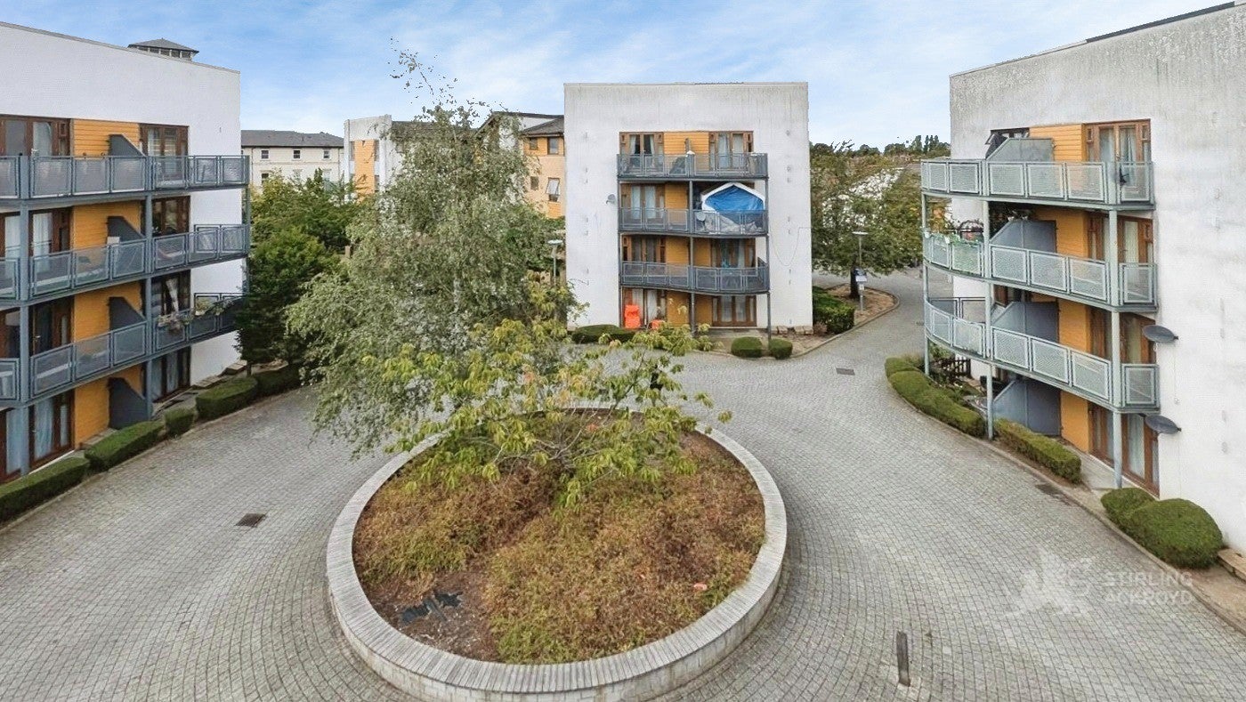 Flat Harry Close in Greater London