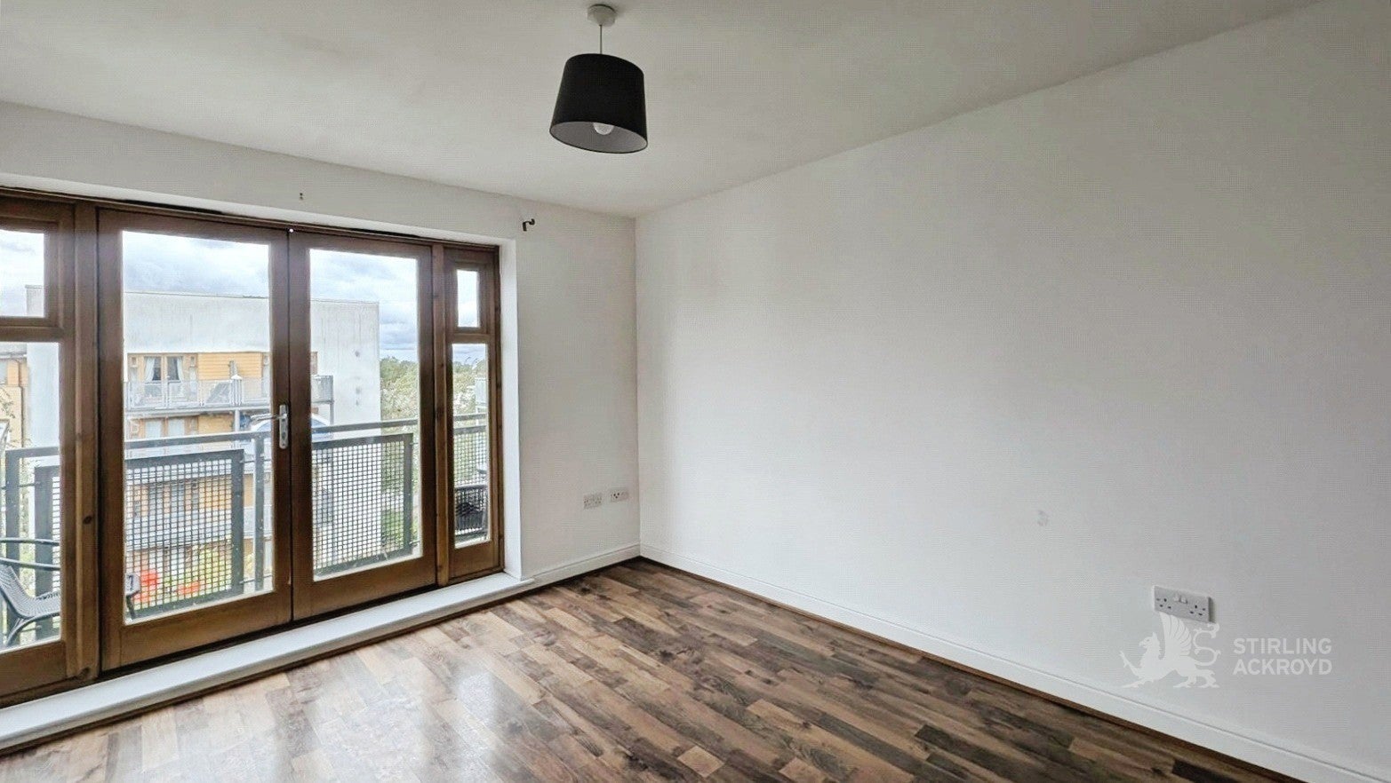 Flat Harry Close in Greater London