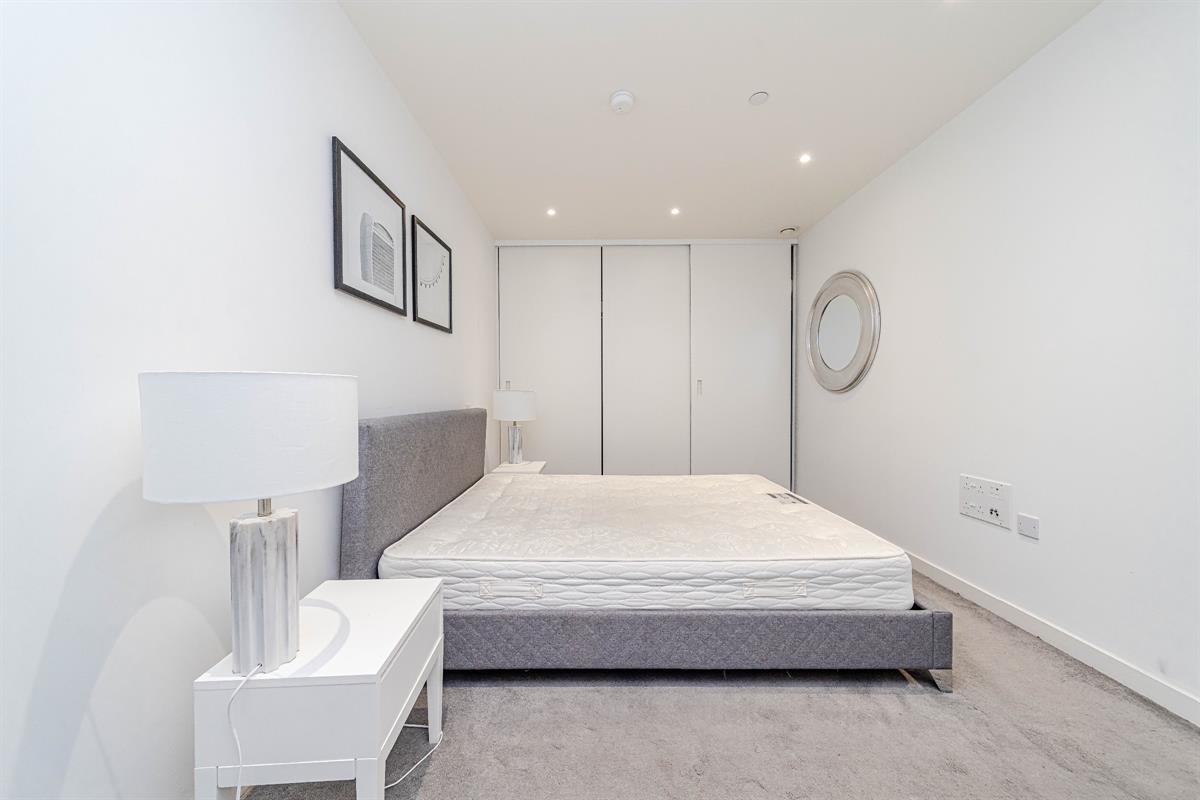 Flat Woodberry Down in Greater London