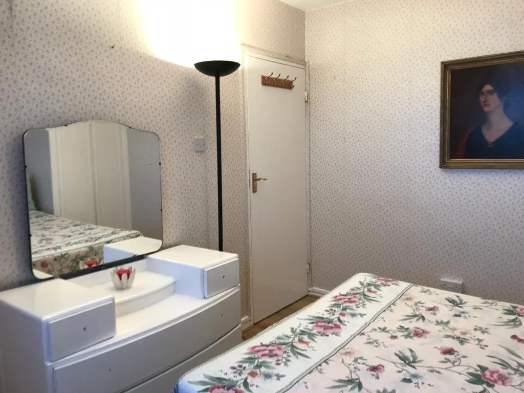 Room Dabbs Hill Lane in Greater London