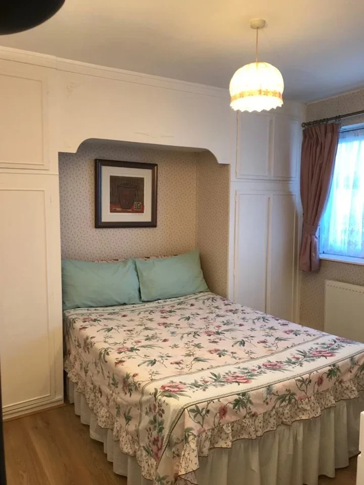 Room Dabbs Hill Lane in Greater London