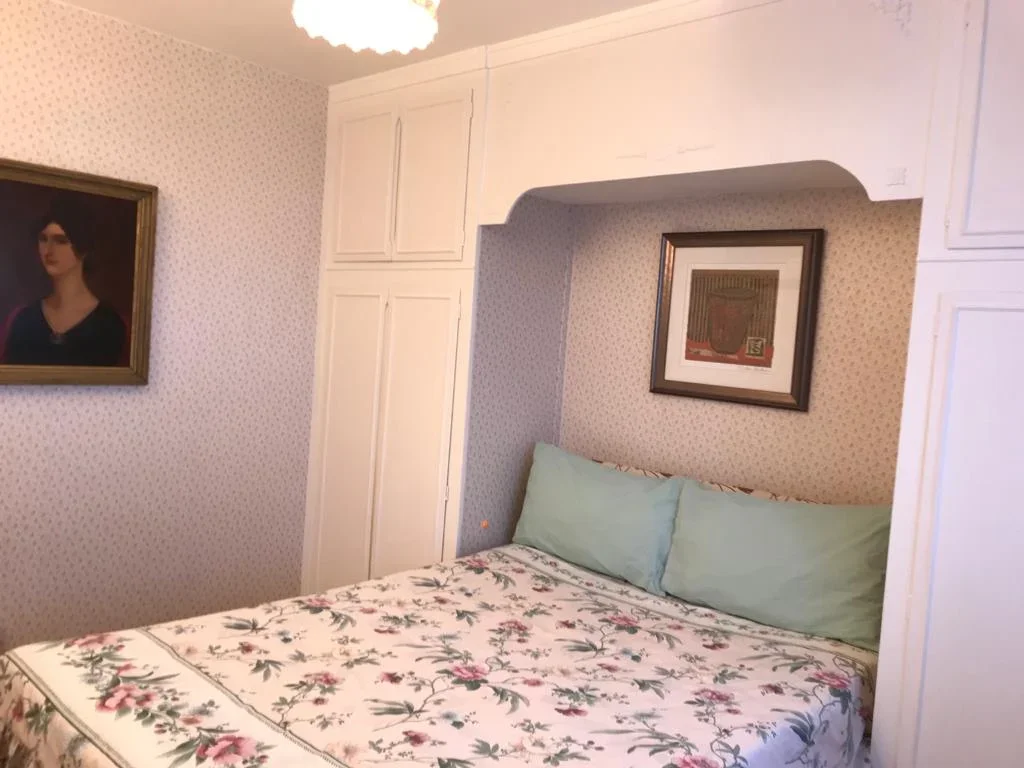 Room Dabbs Hill Lane in Greater London