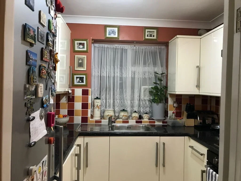 Room Dabbs Hill Lane in Greater London