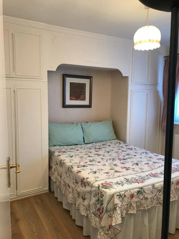 Room Dabbs Hill Lane in Greater London