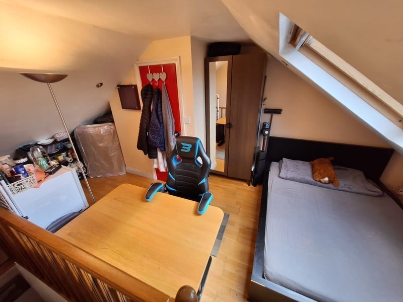 Room Church Place in Greater London