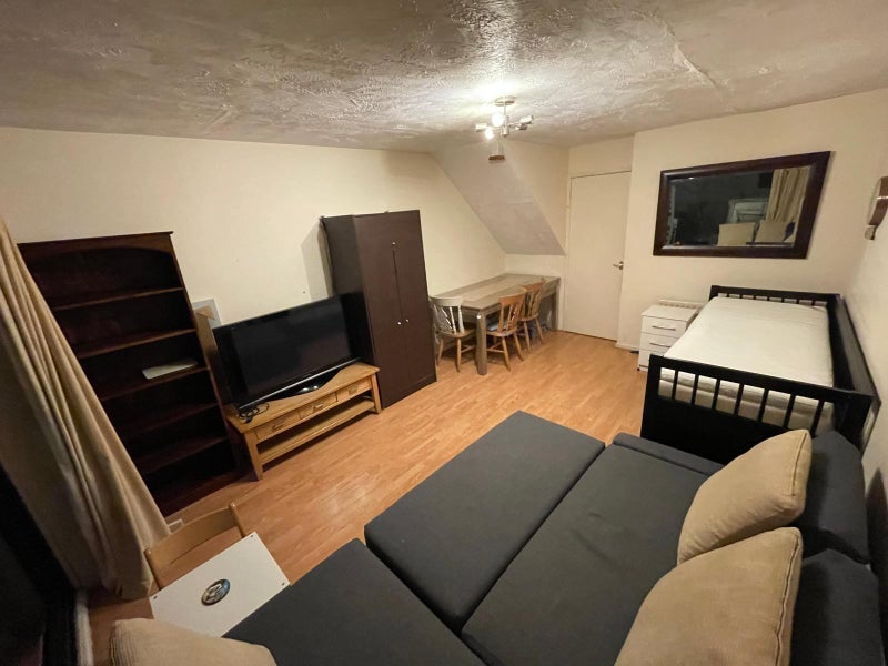 Room Church Place in Greater London