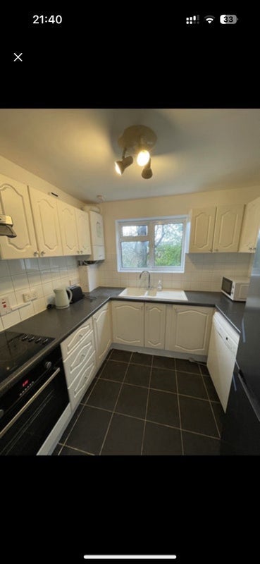 Room Mayfair Close in Greater London