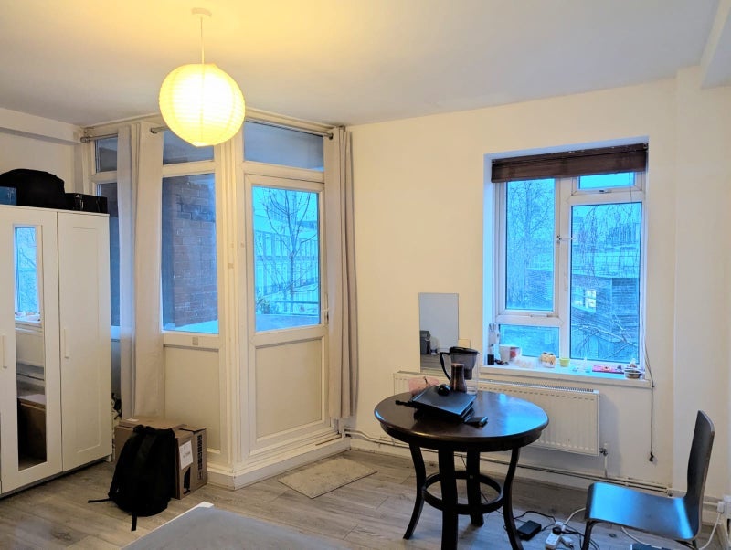 Flat Crowndale Court in Greater London
