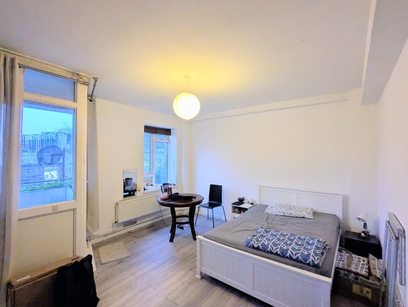 Flat Crowndale Court in Greater London