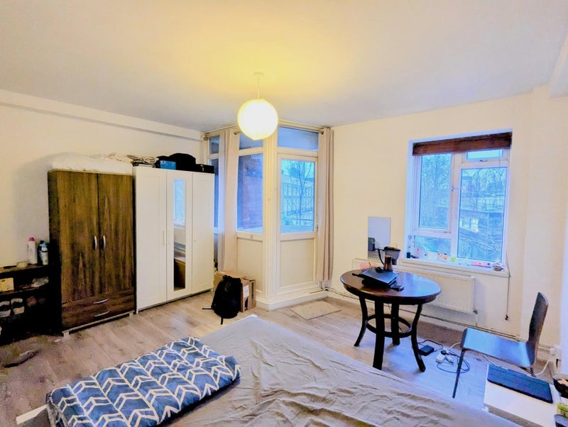 Flat Crowndale Court in Greater London