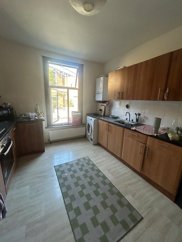 Room Crouch Hill in Greater London