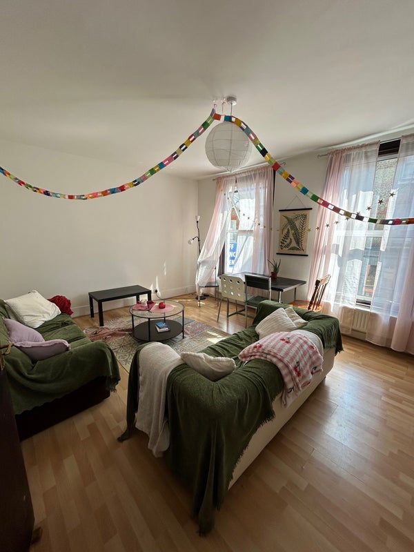 Room Crouch Hill in Greater London