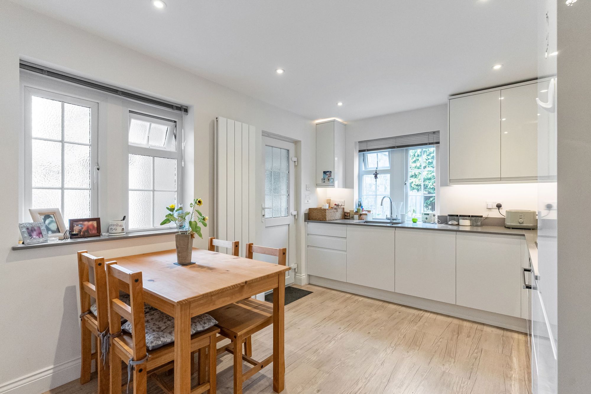 Flat Between Streets in Elmbridge