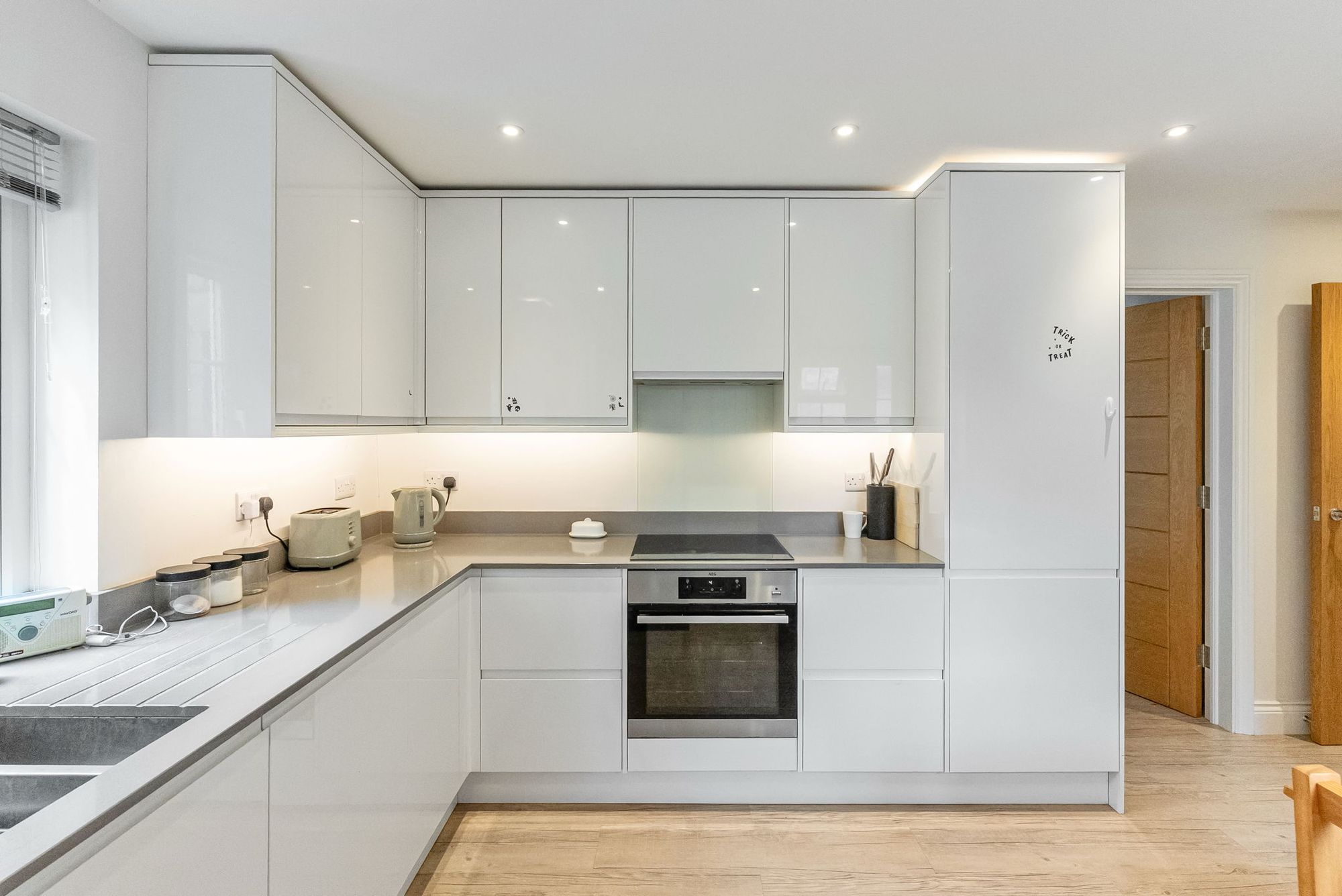 Flat Between Streets in Elmbridge