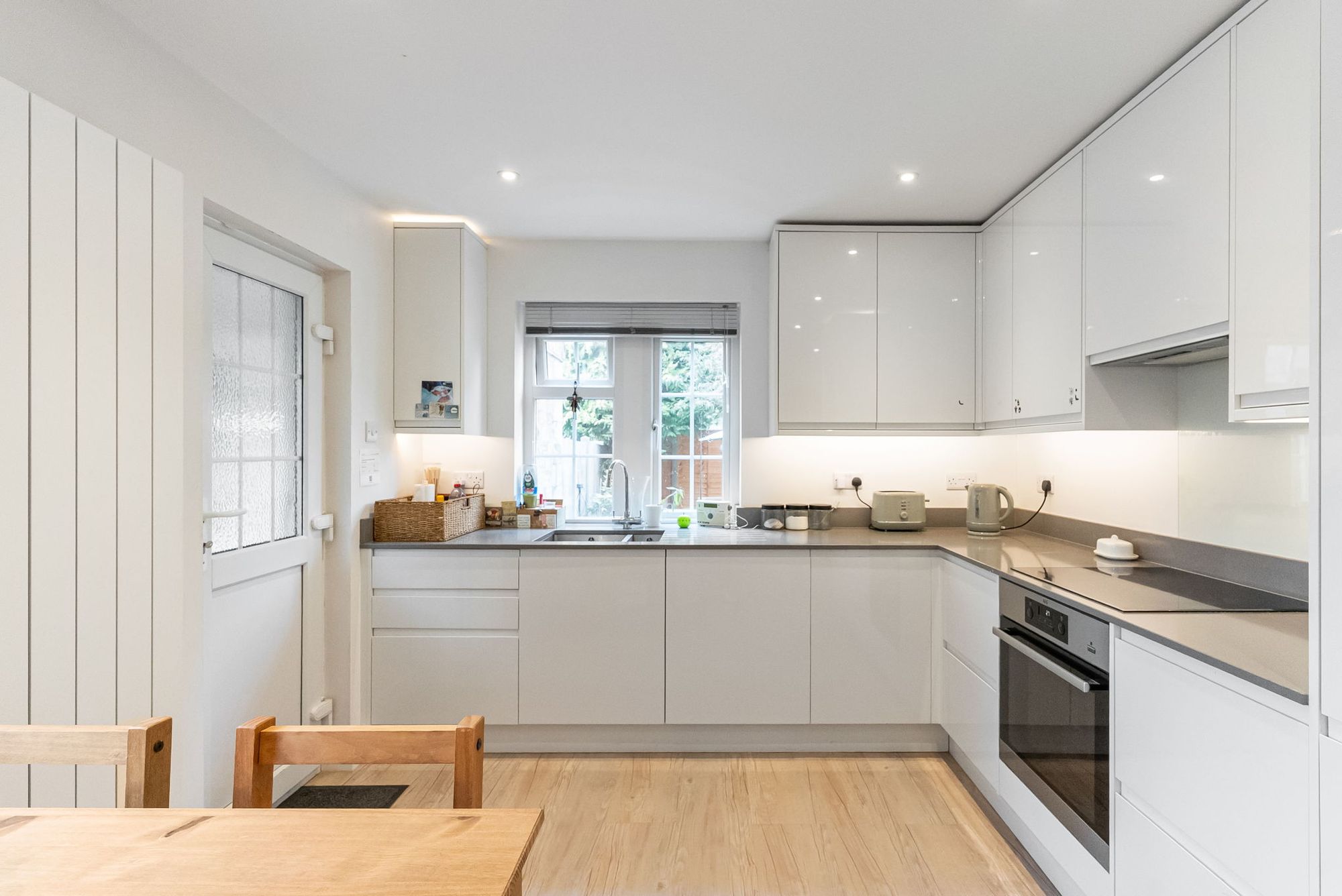 Flat Between Streets in Elmbridge