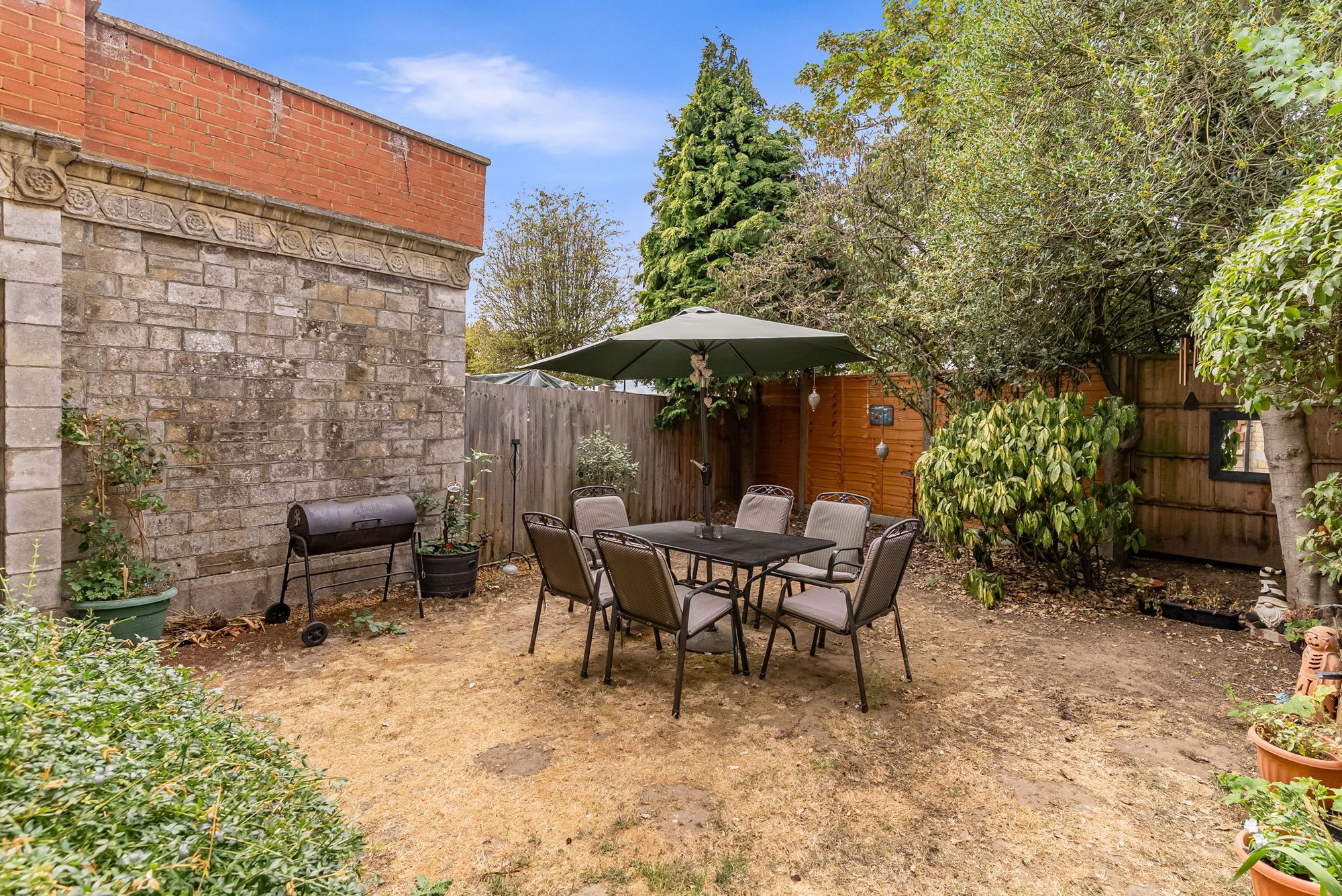 Flat Between Streets in Elmbridge