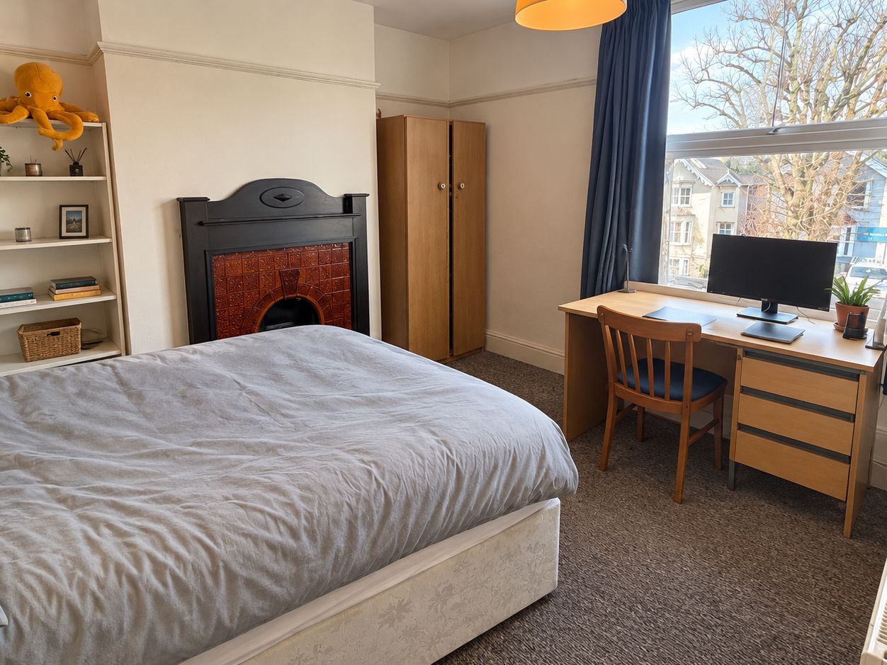 Flat Gloucester Road in Bristol