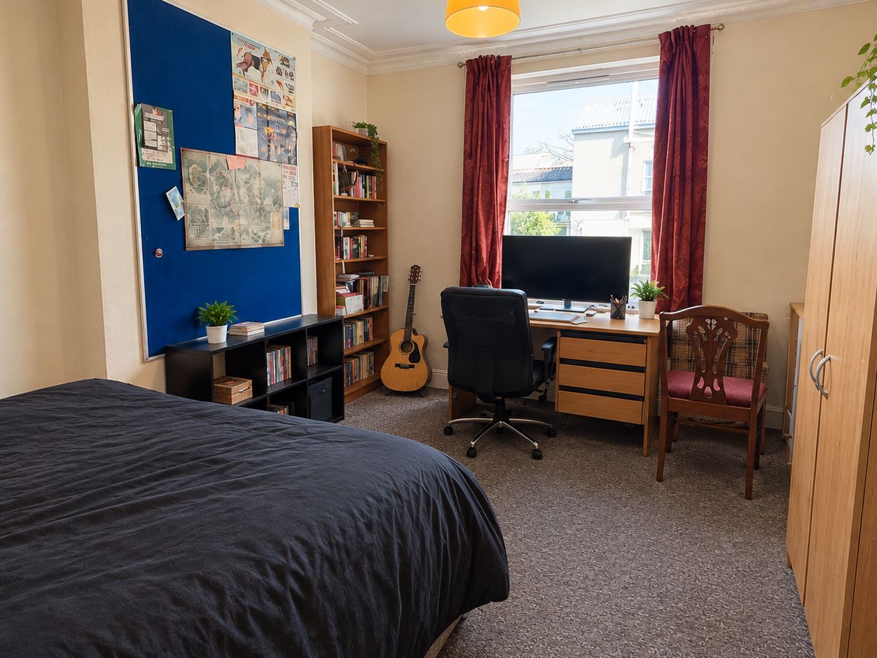 Flat Gloucester Road in Bristol
