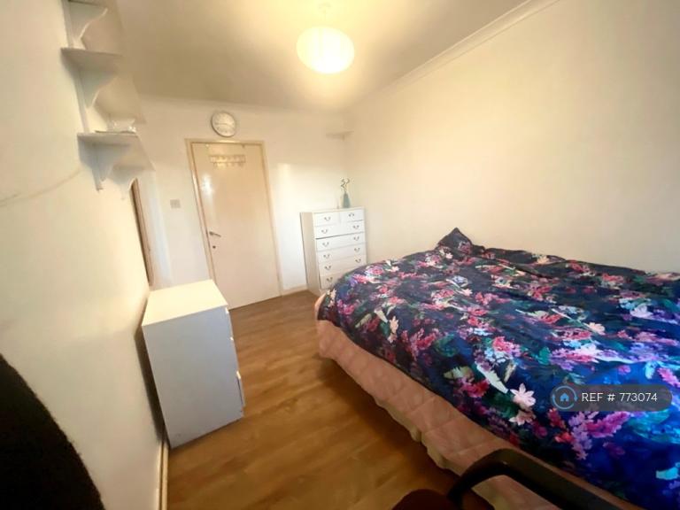 Room Mandeville Street in Greater London