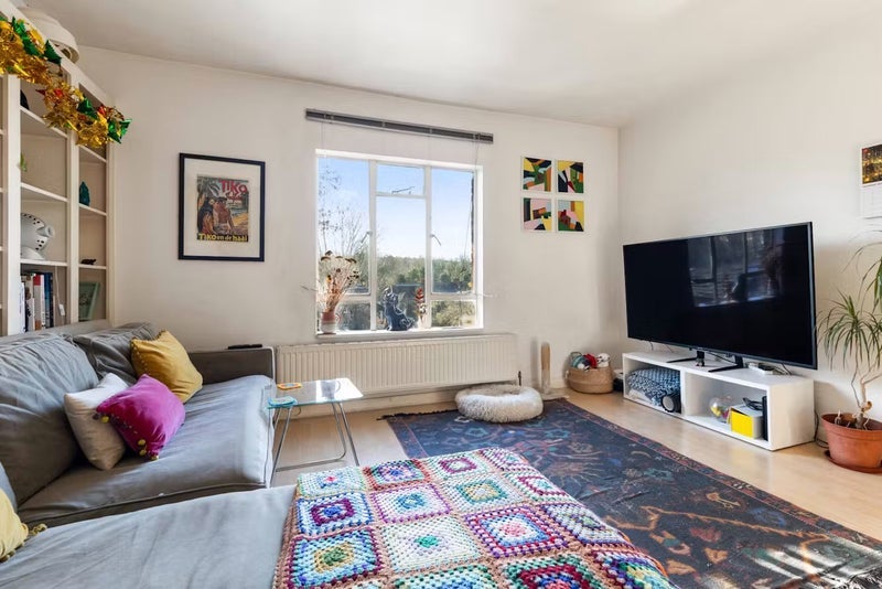 Room Palace Road in Greater London