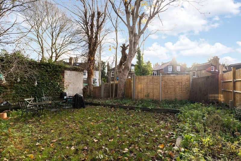 Room Palace Road in Greater London
