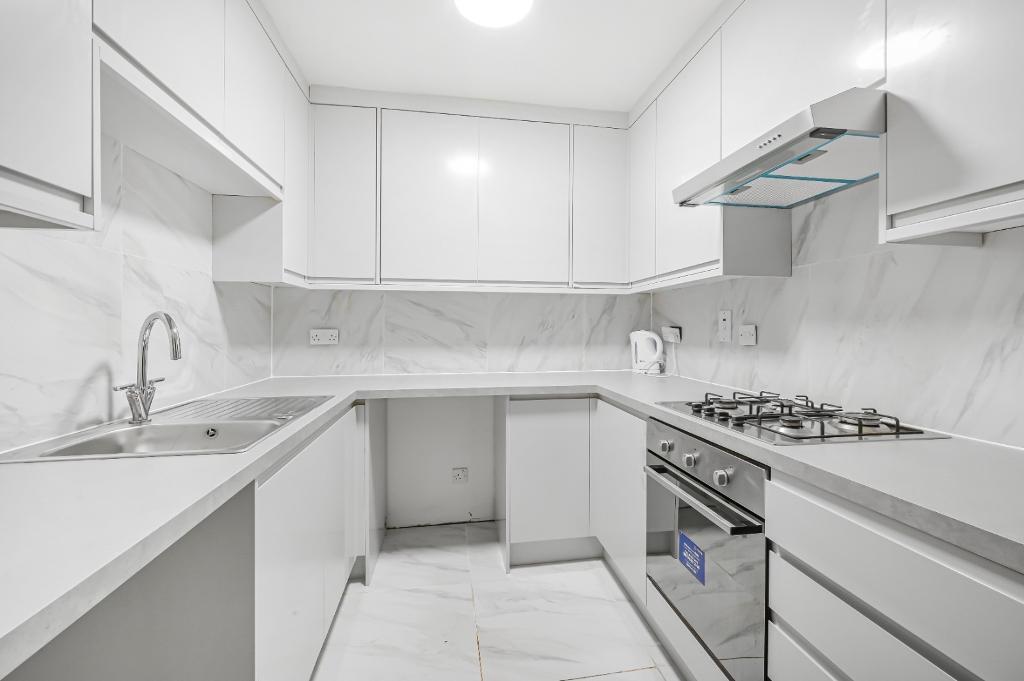 Flat Kennet Street in London