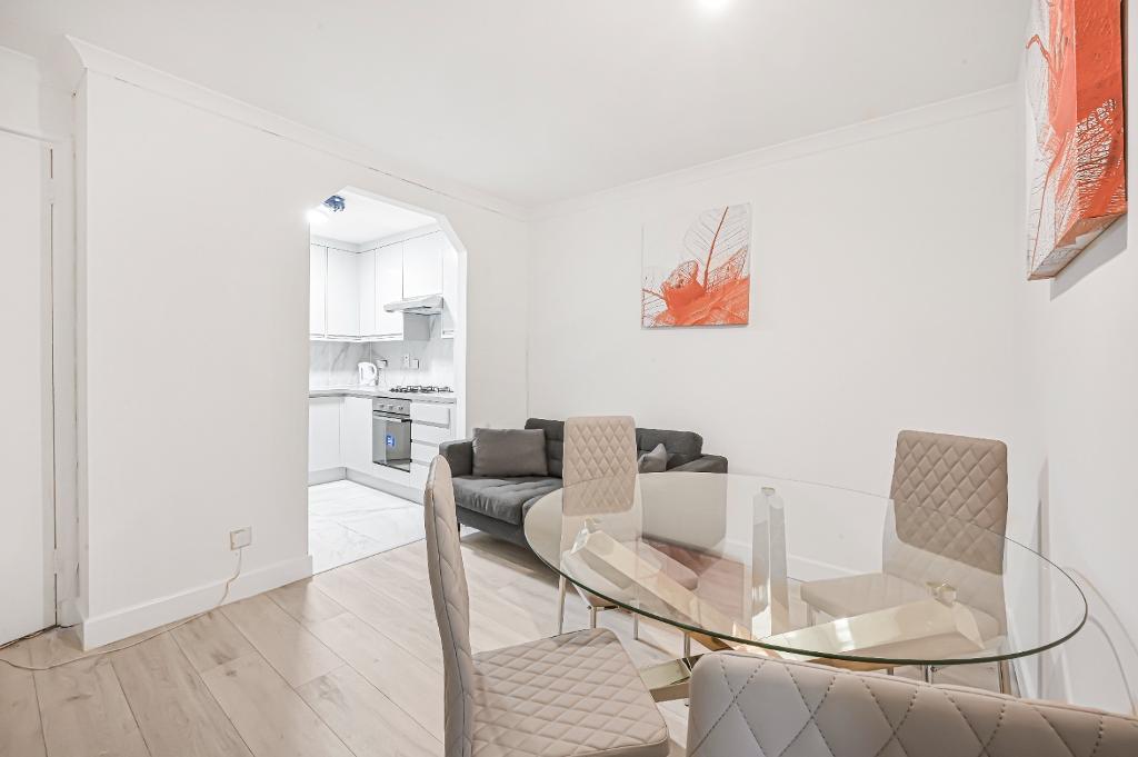 Flat Kennet Street in London