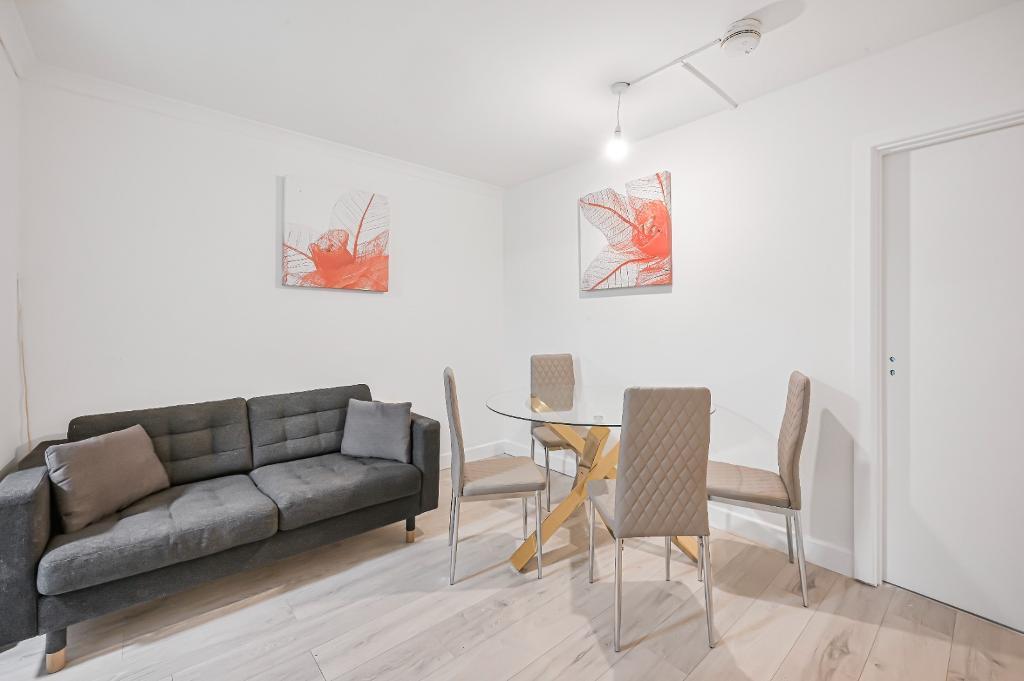 Flat Kennet Street in London
