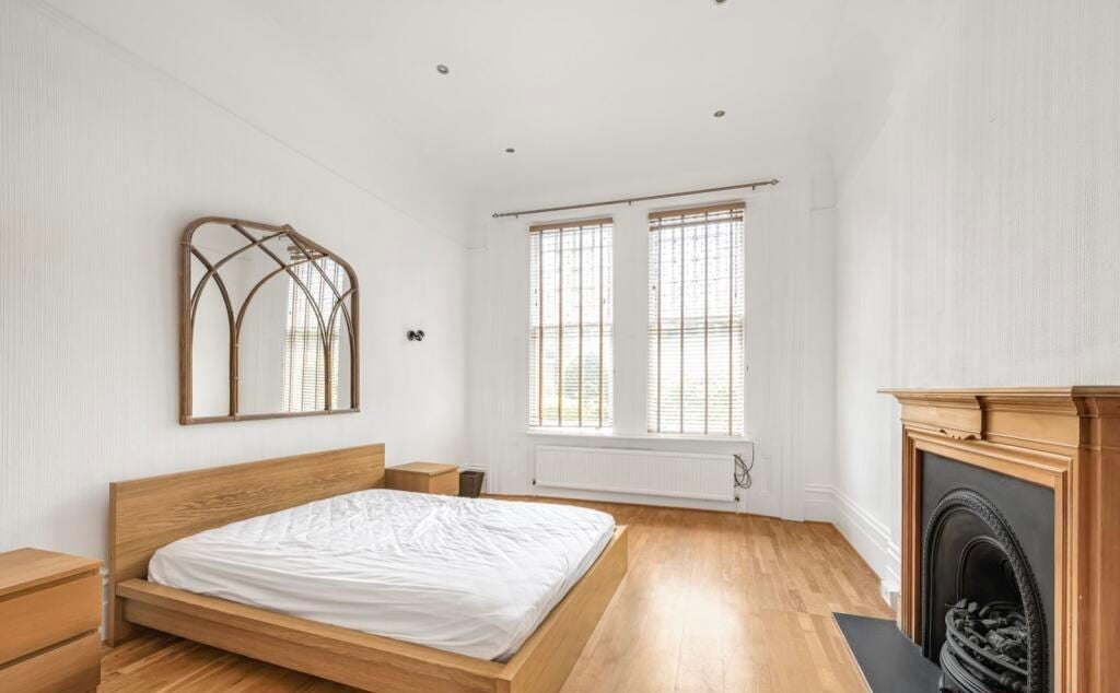 Flat Compayne Gardens in Greater London