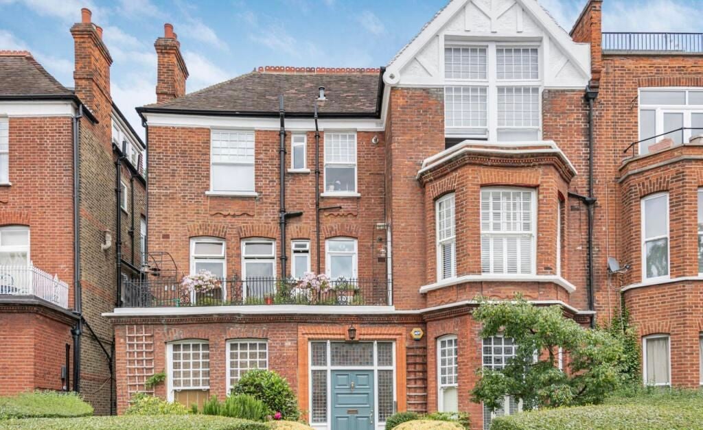 Flat Compayne Gardens in Greater London