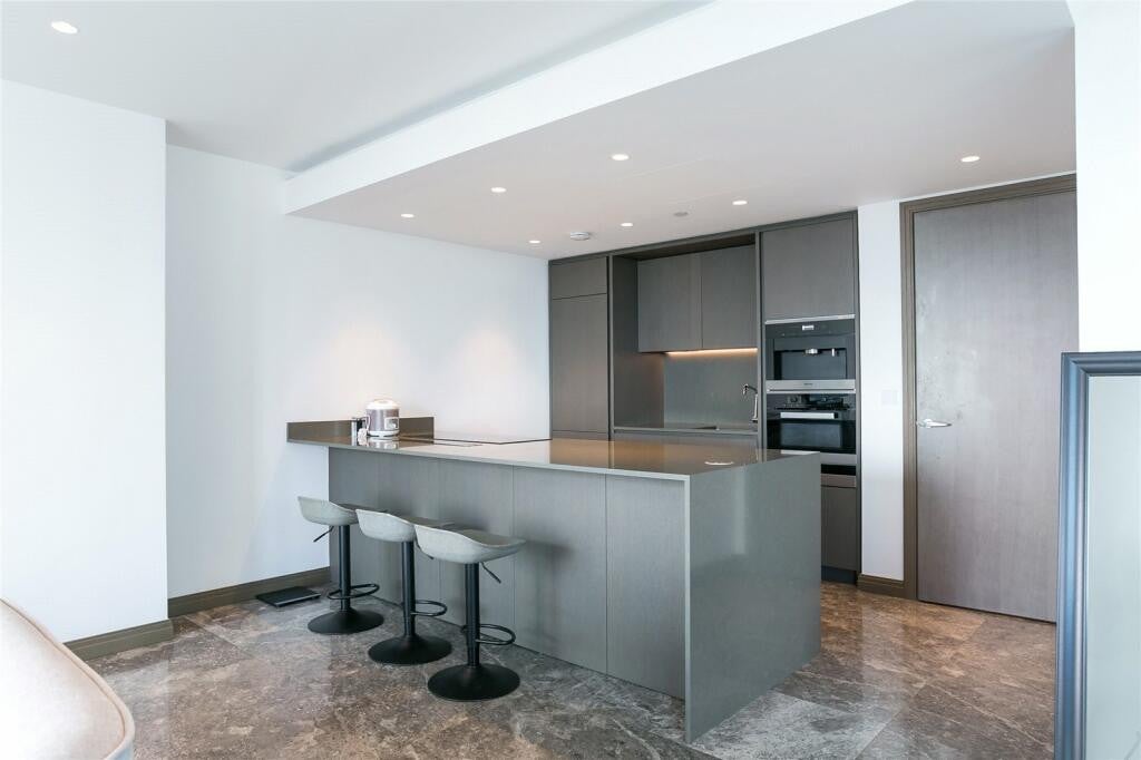 Flat Hatfields in Greater London
