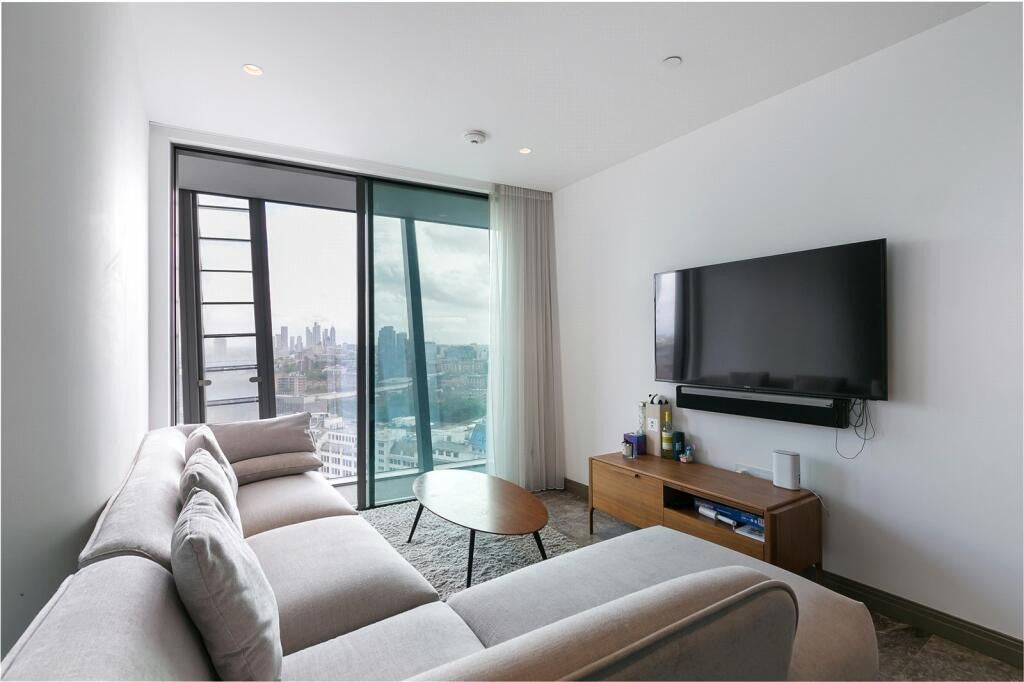 Flat Hatfields in Greater London