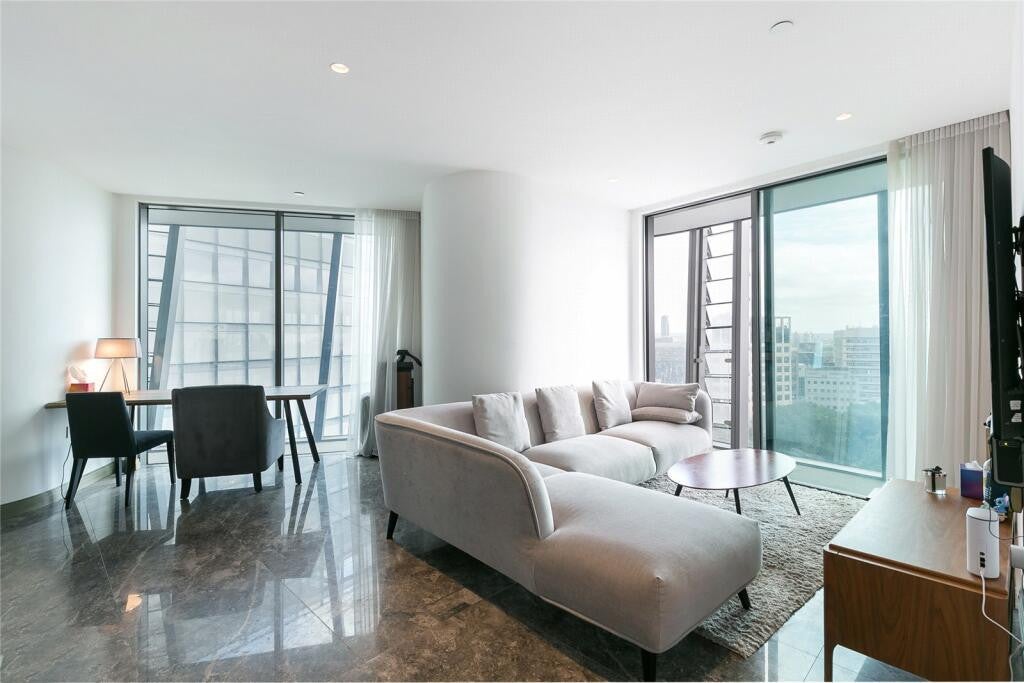 Flat Hatfields in Greater London