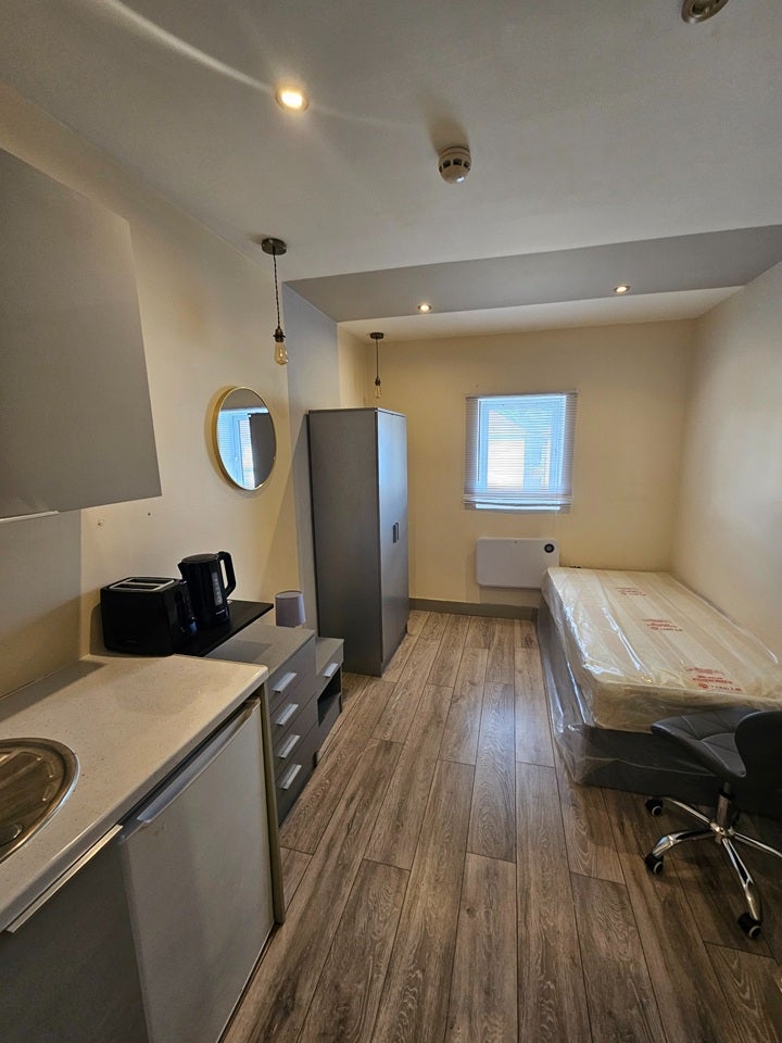 Flat Durand Way in Greater London