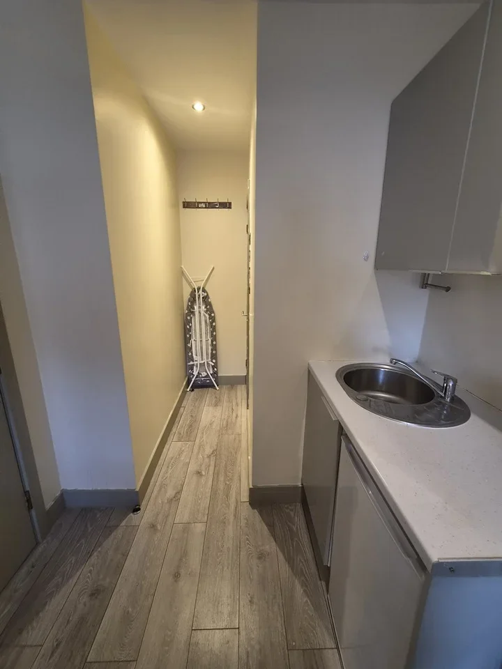Flat Durand Way in Greater London