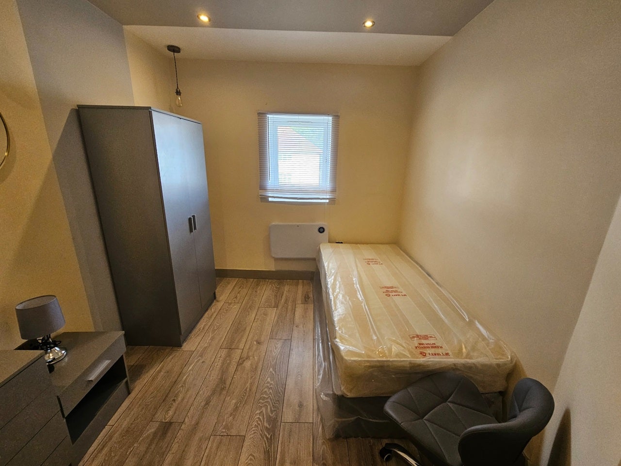 Flat Durand Way in Greater London