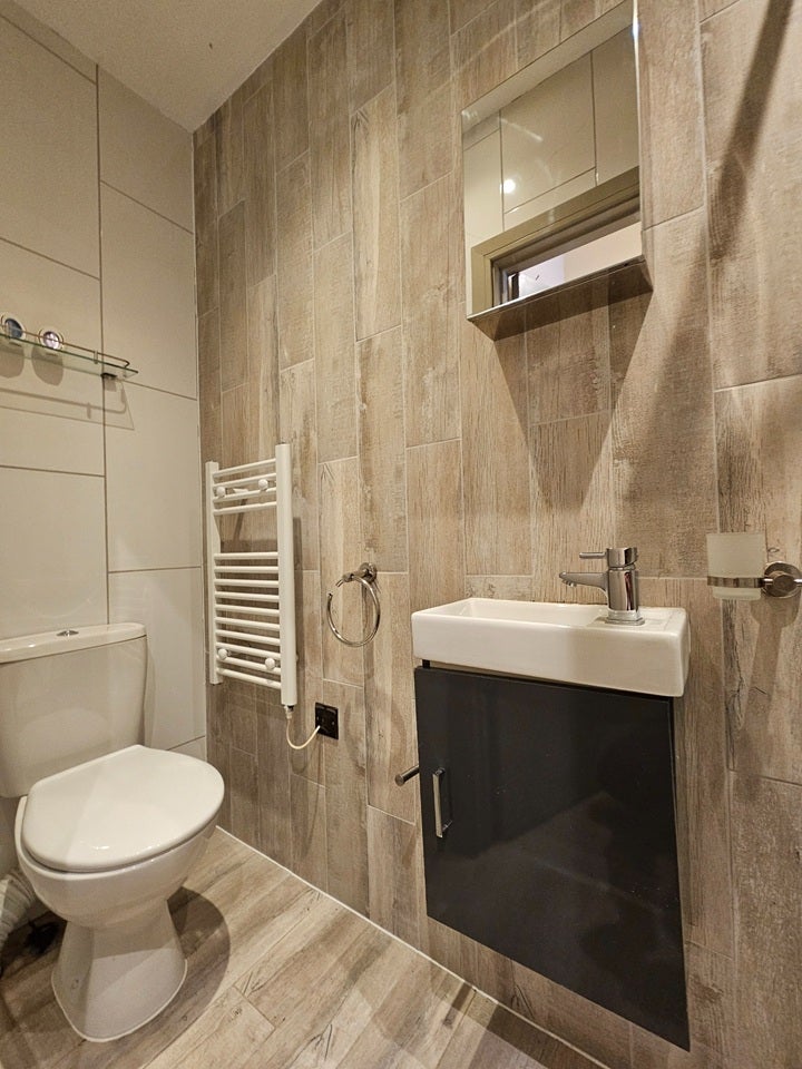Flat Durand Way in Greater London